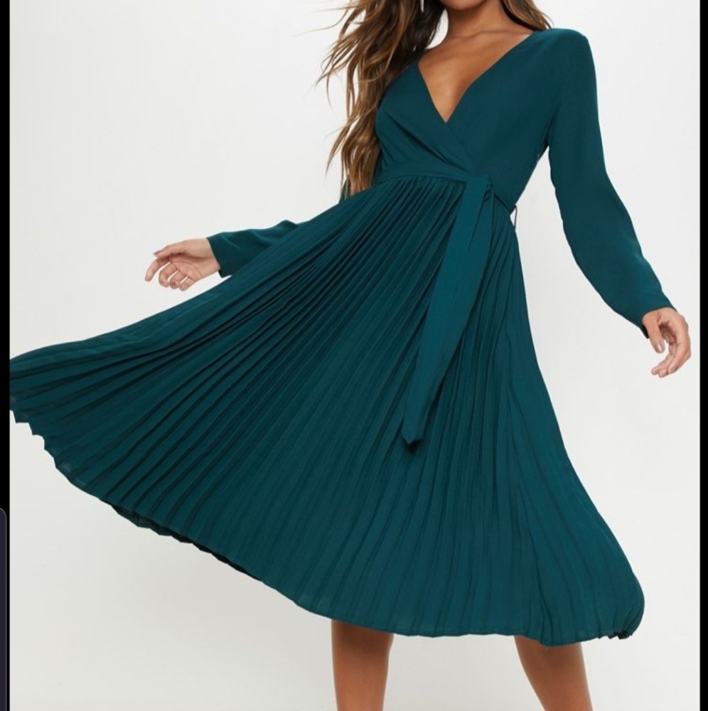 Emerald Green Long Sleeve Pleated Midi Dress